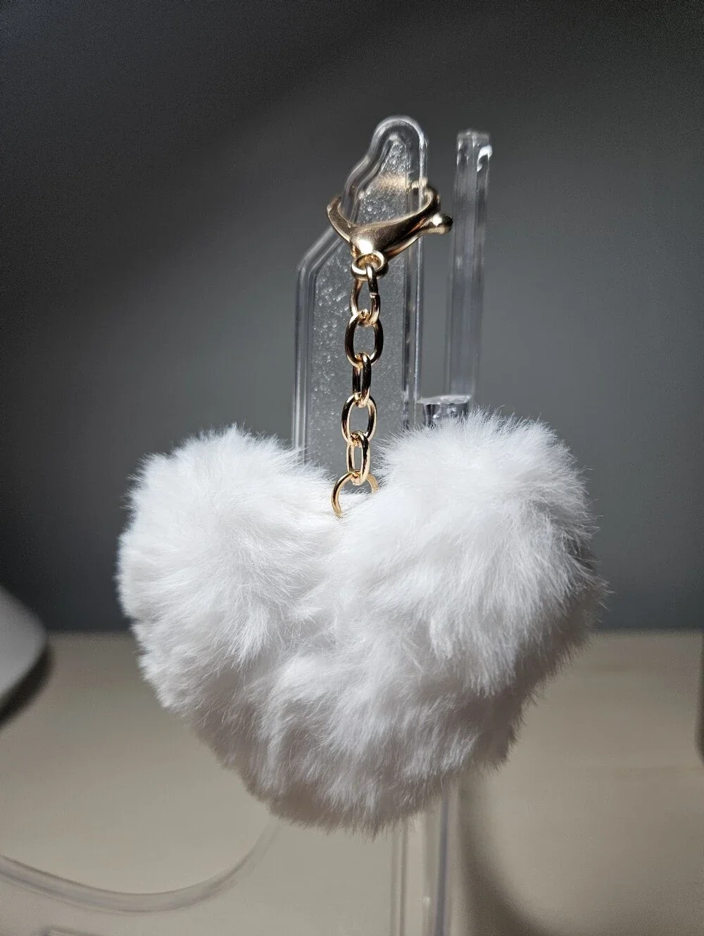 Cute White Fluffy Heart Keychain – Soft Faux Fur Bag Charm